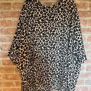 Chic Leopard Print Tunic Top